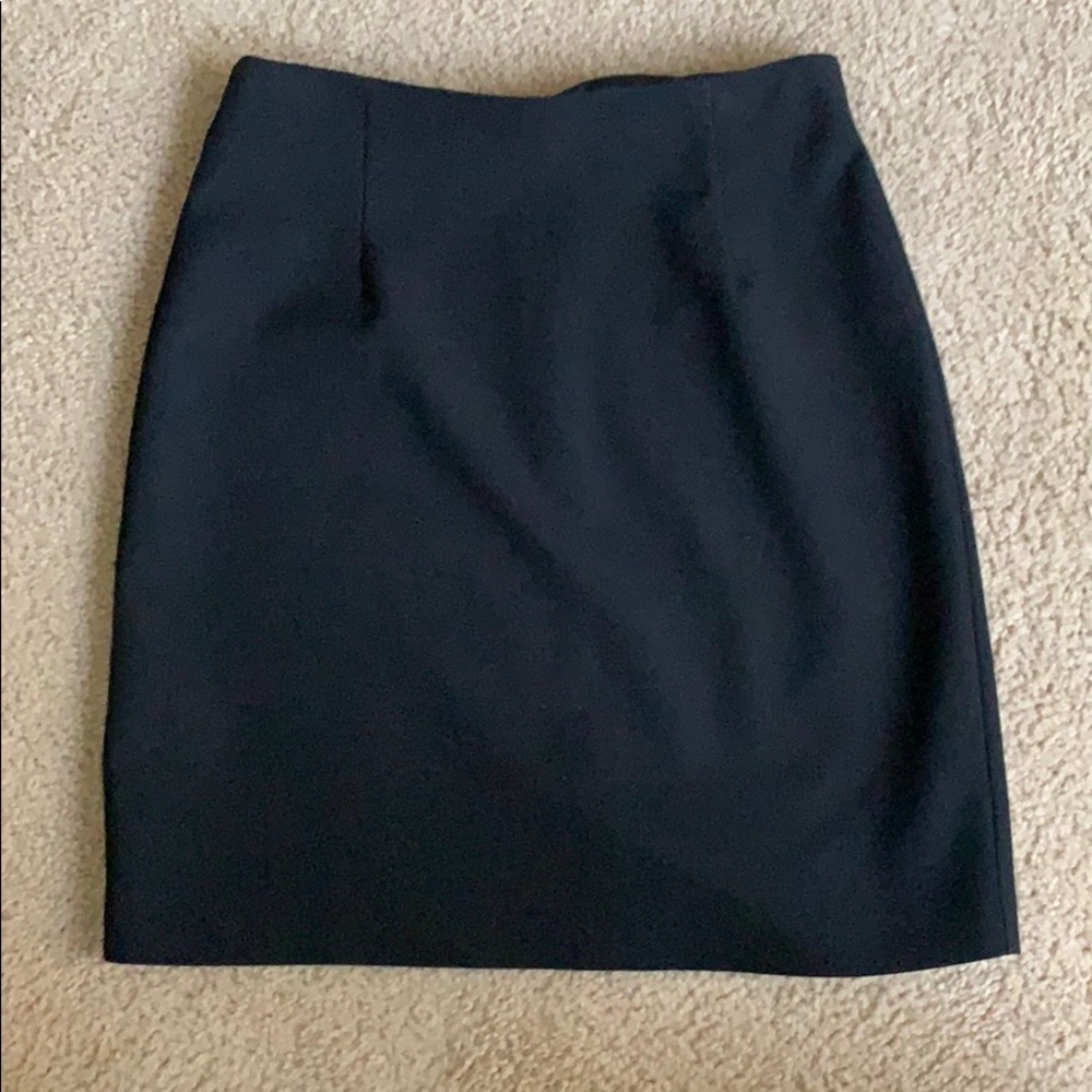 Black pencil skirt!